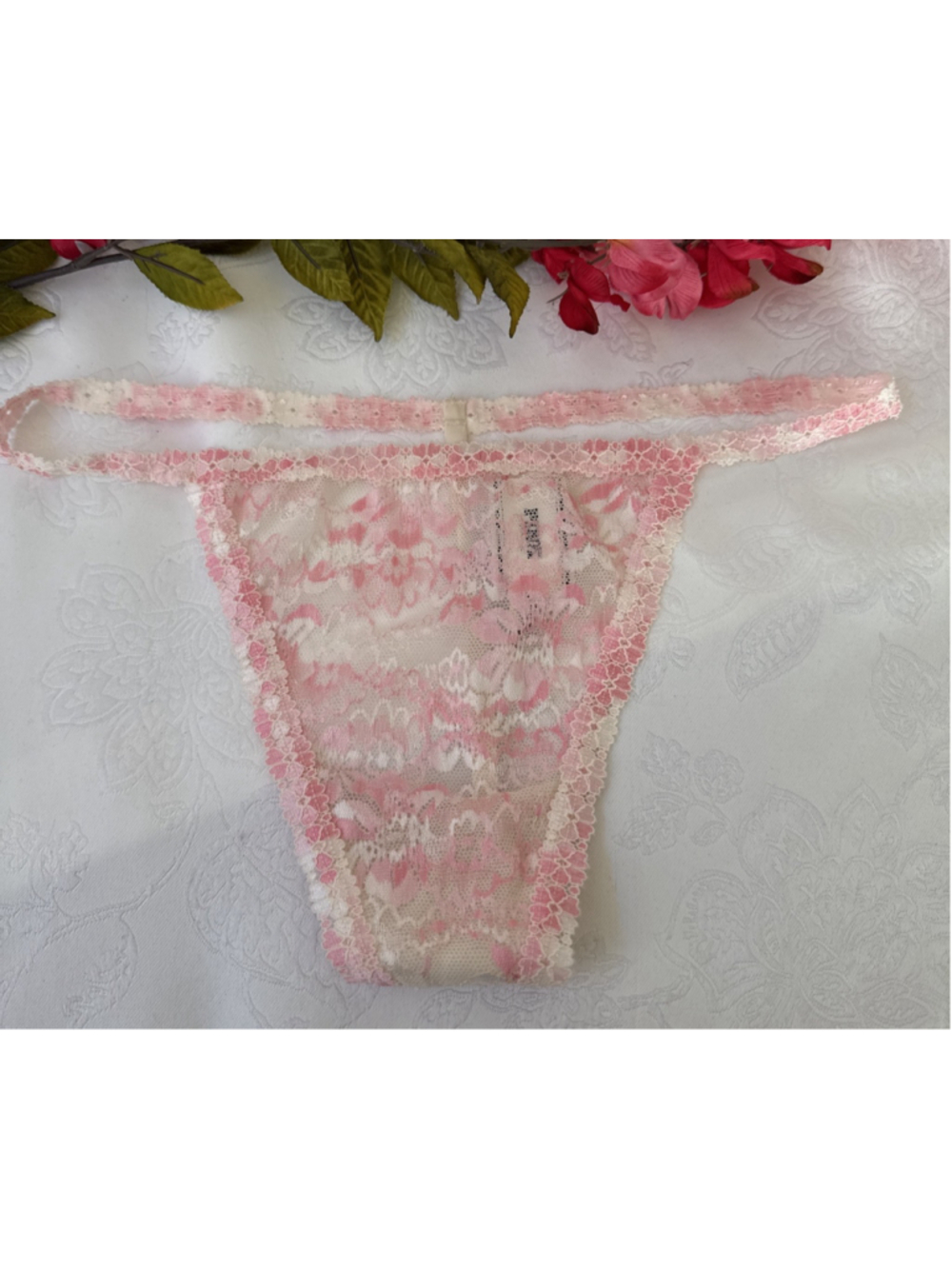 PINK VICTORIA'S SECRET XL PINK WHITE FLORAL RICH LACE V STRING THONG PANTIES NWT
